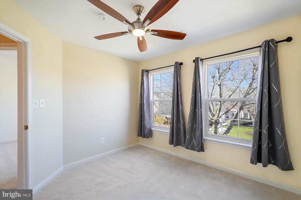 18260 Oak Lake Ct