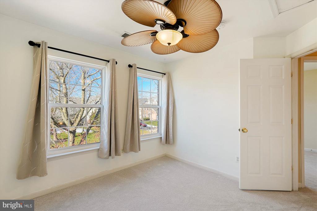 18260 Oak Lake Ct