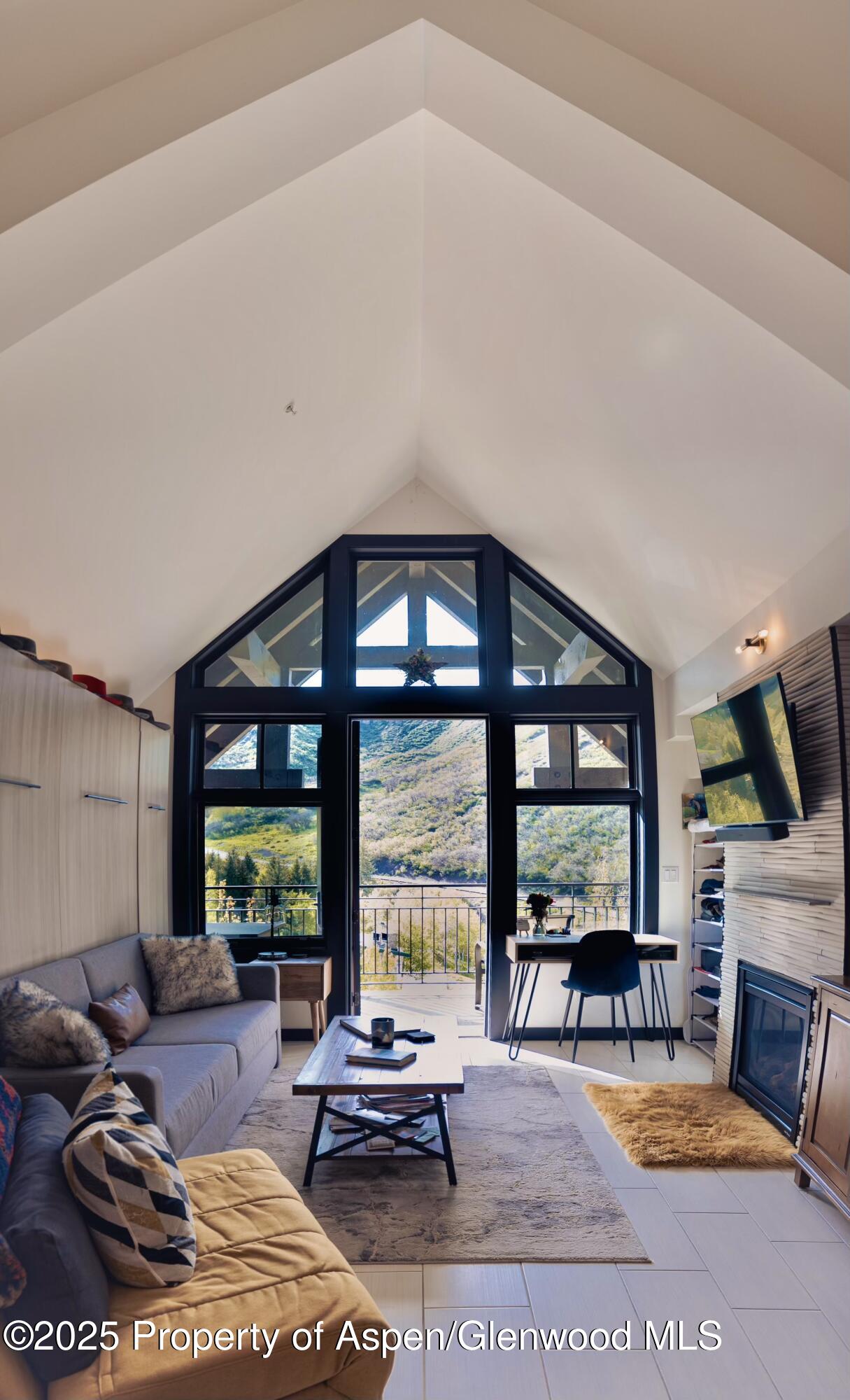 90 Carriage Way, 3515