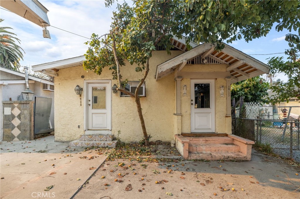 3913 S Budlong Avenue