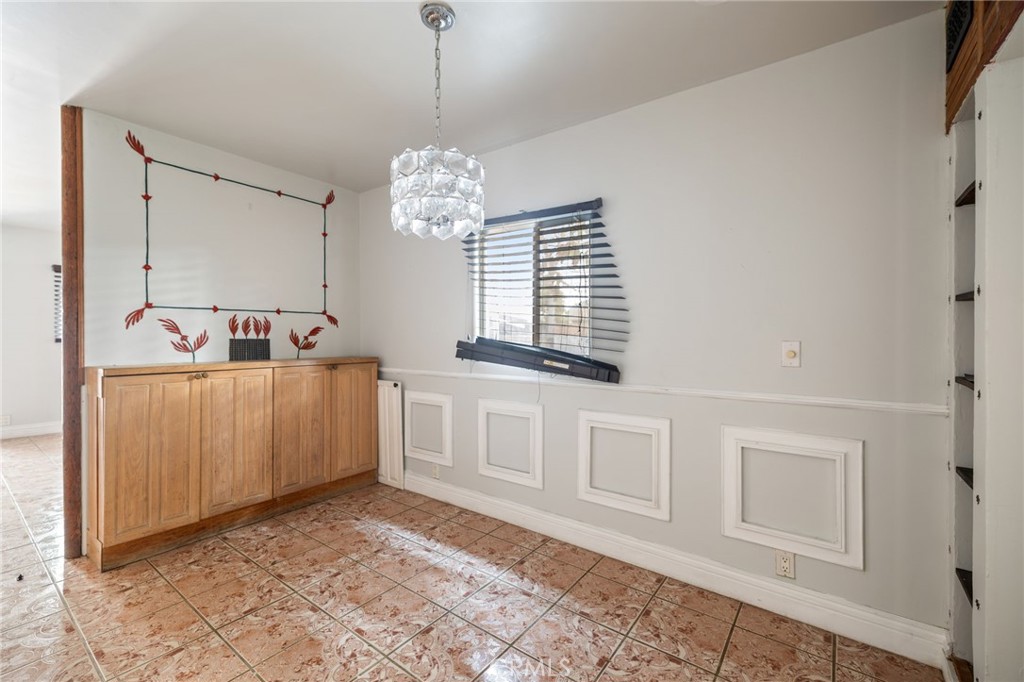 3913 S Budlong Avenue