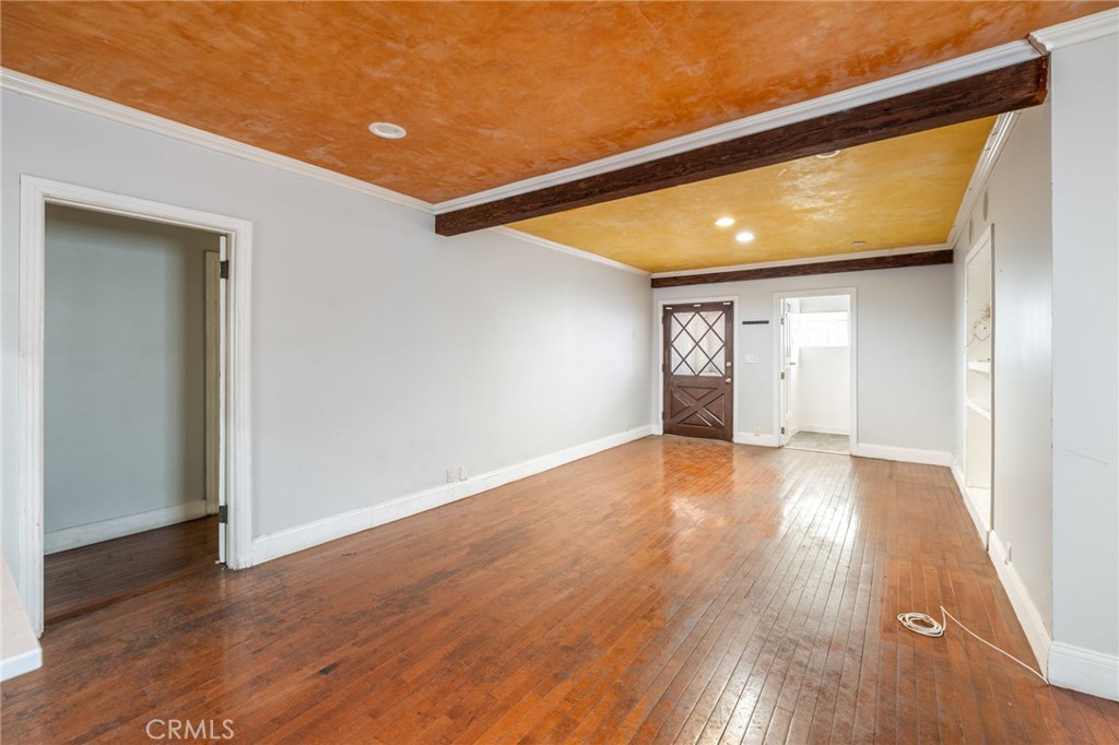 3913 S Budlong Avenue