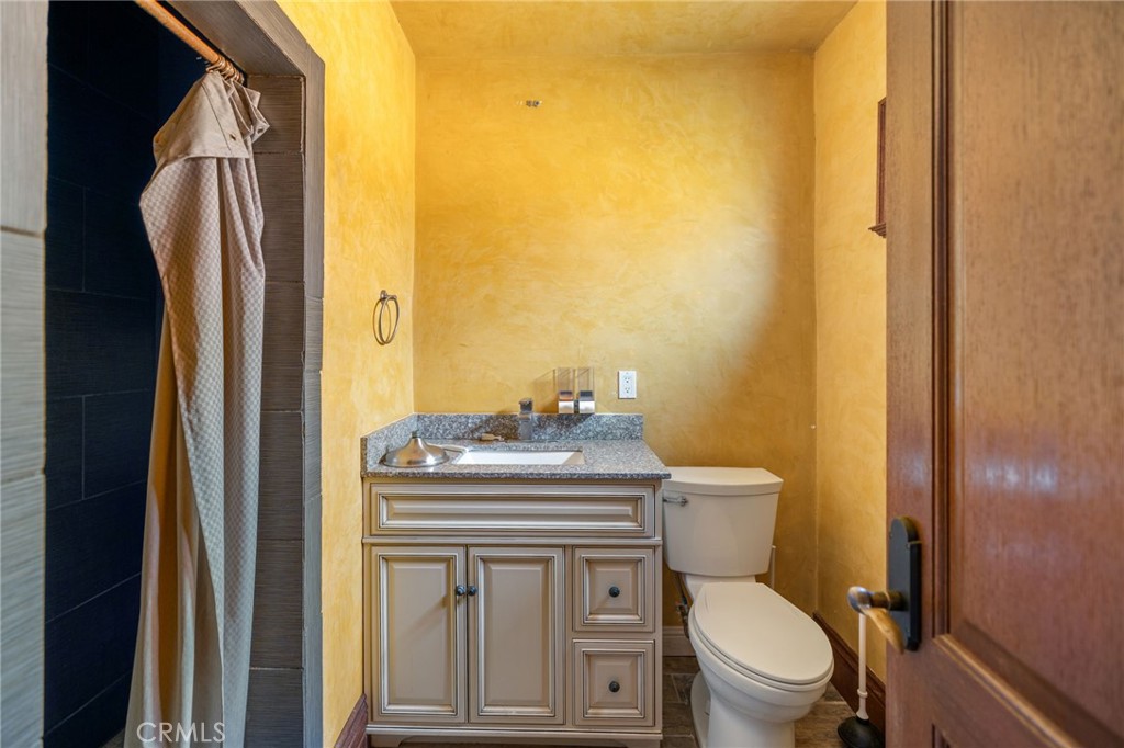 3913 S Budlong Avenue