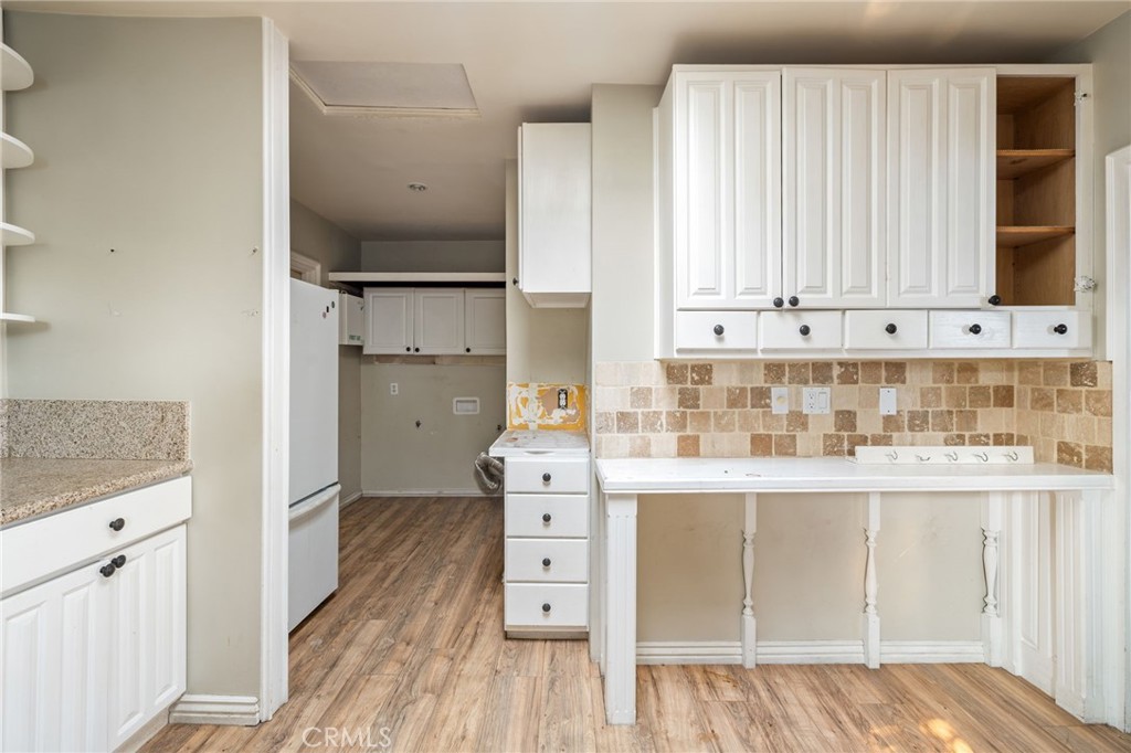 3913 S Budlong Avenue