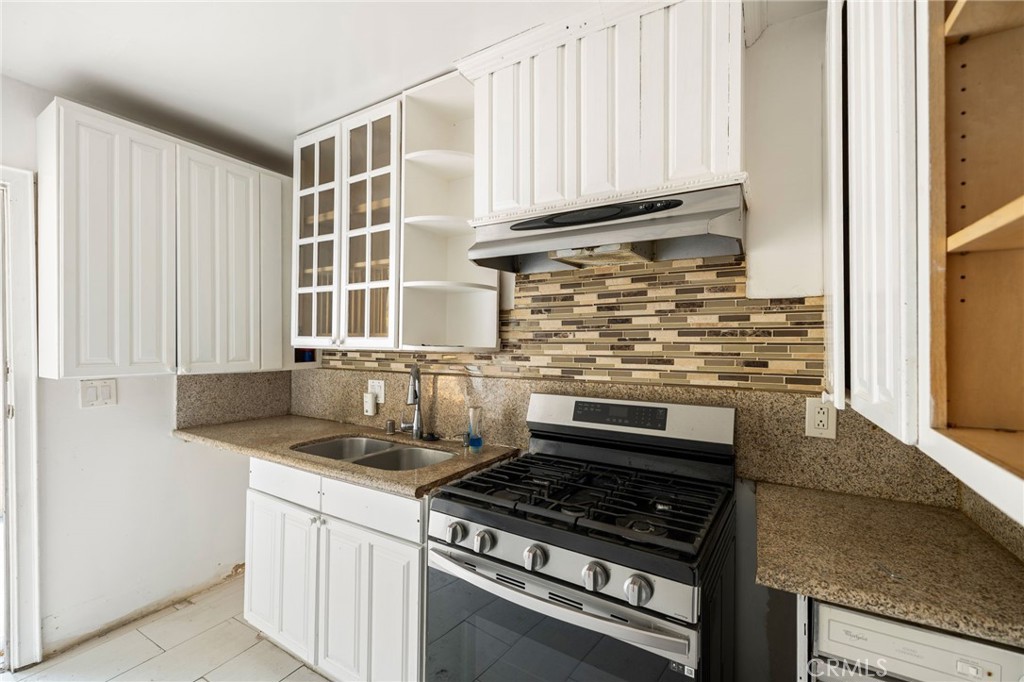 3913 S Budlong Avenue