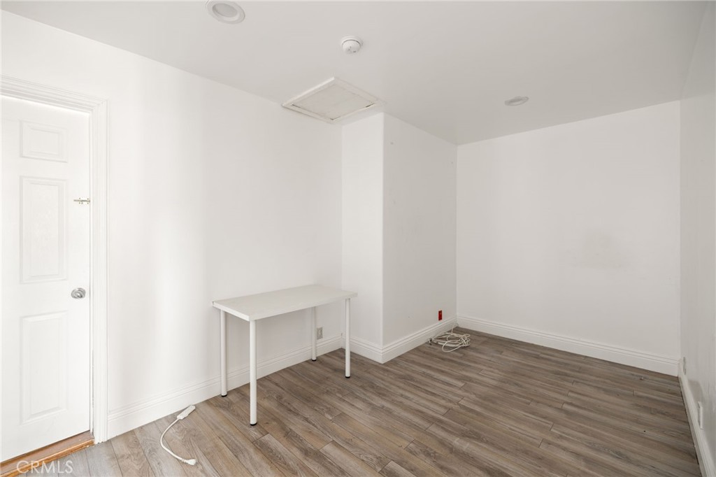 3913 S Budlong Avenue