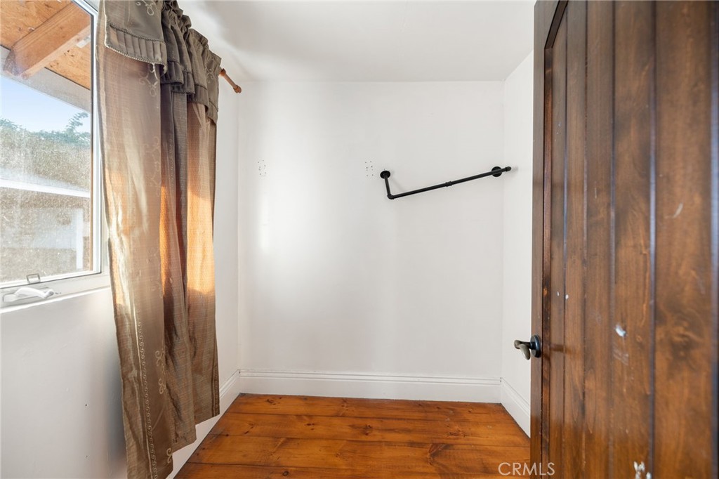 3913 S Budlong Avenue