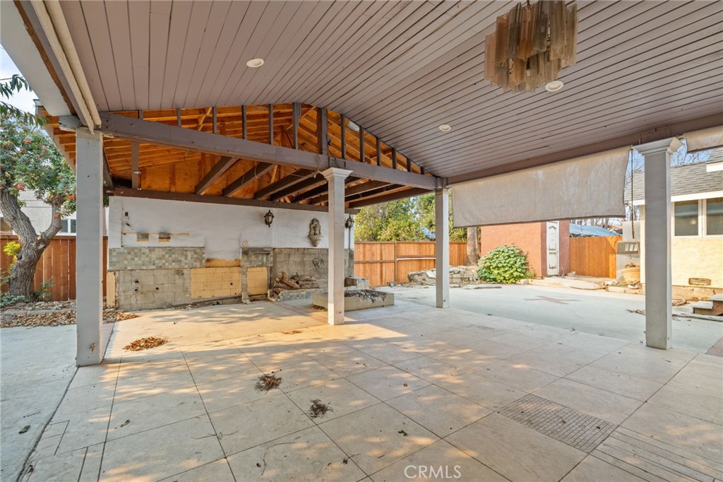 3913 S Budlong Avenue