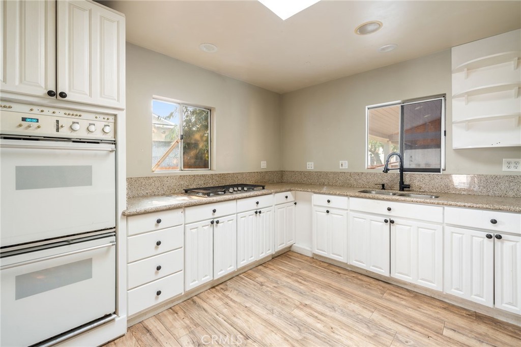 3913 S Budlong Avenue