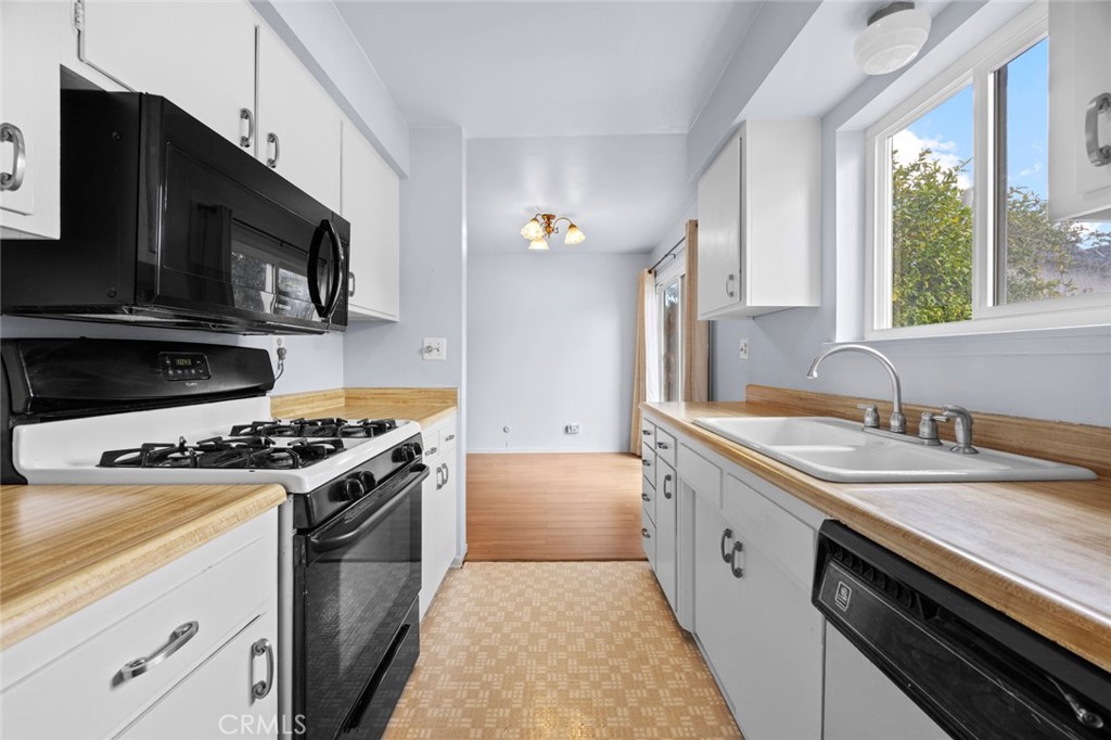 11138 Aqua Vista Street 22