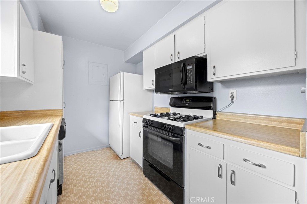 11138 Aqua Vista Street 22