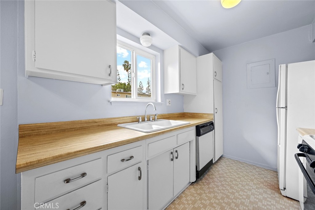 11138 Aqua Vista Street 22