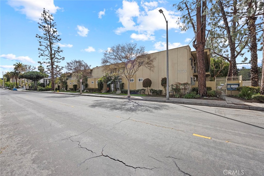 11138 Aqua Vista Street 22