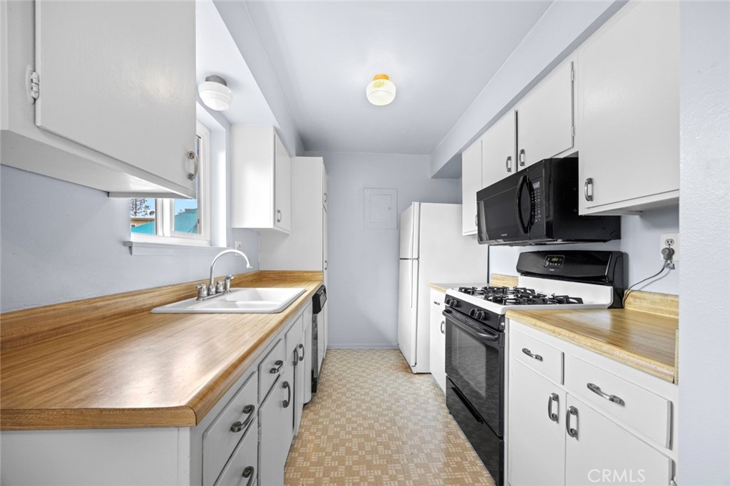 11138 Aqua Vista Street 22