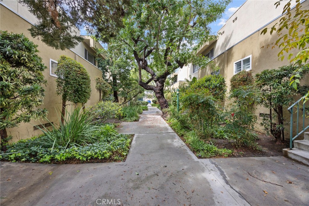 11138 Aqua Vista Street 22