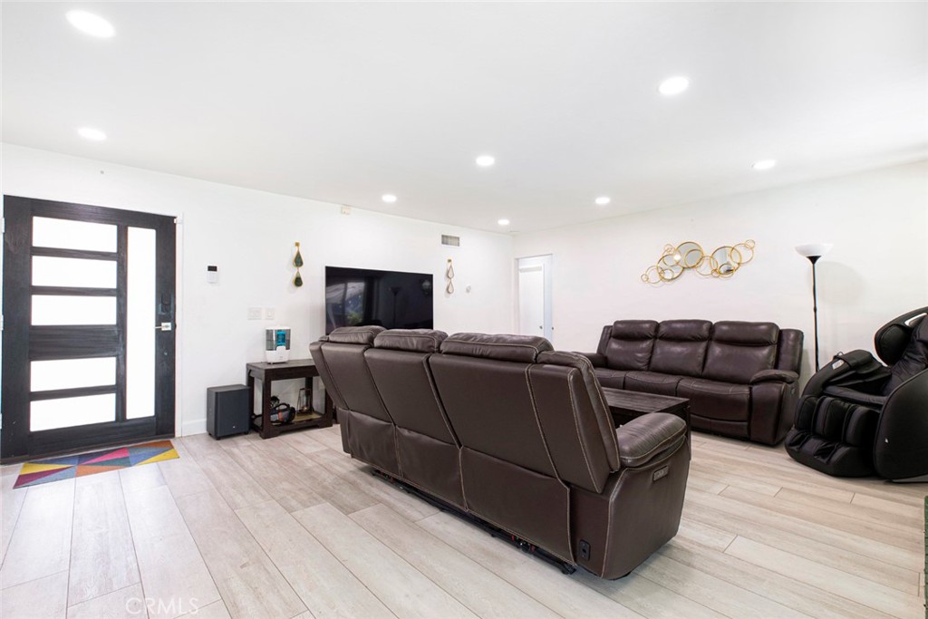 7363 Sale Avenue