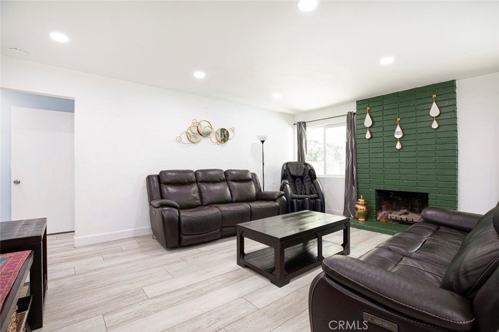 7363 Sale Avenue
