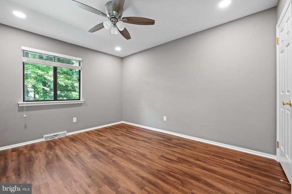 101 Curtis Ct