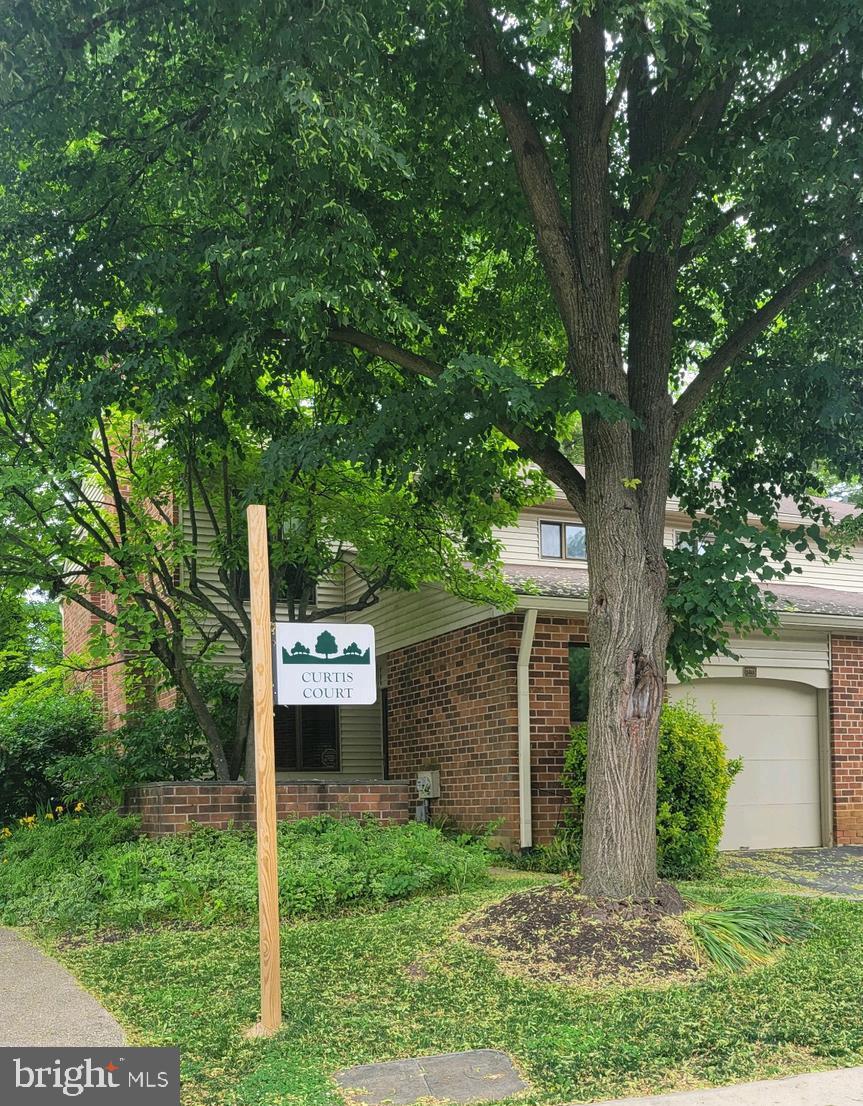 101 Curtis Ct