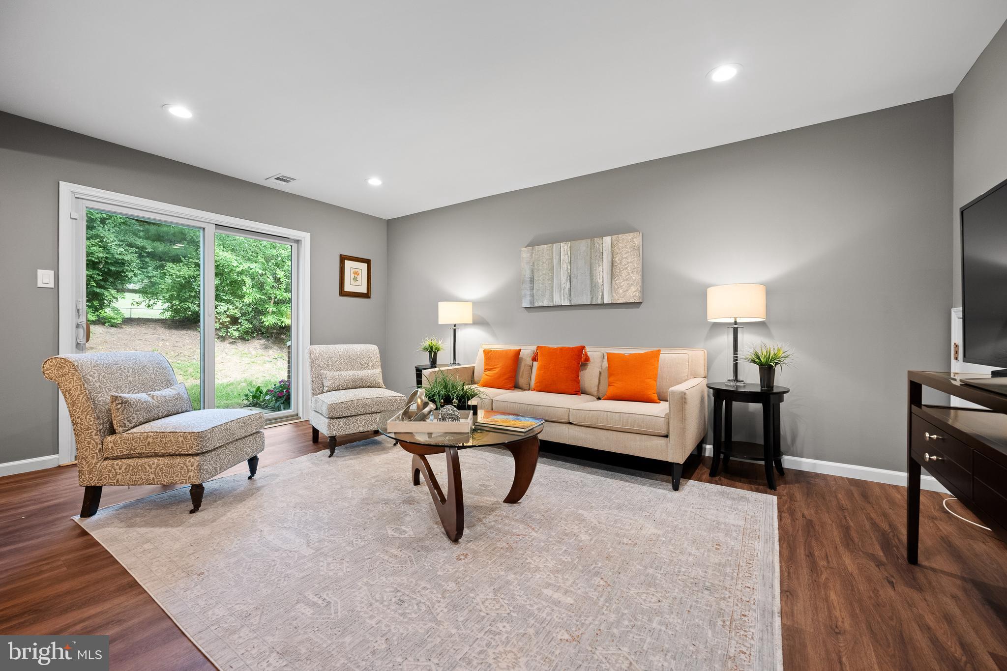 101 Curtis Ct