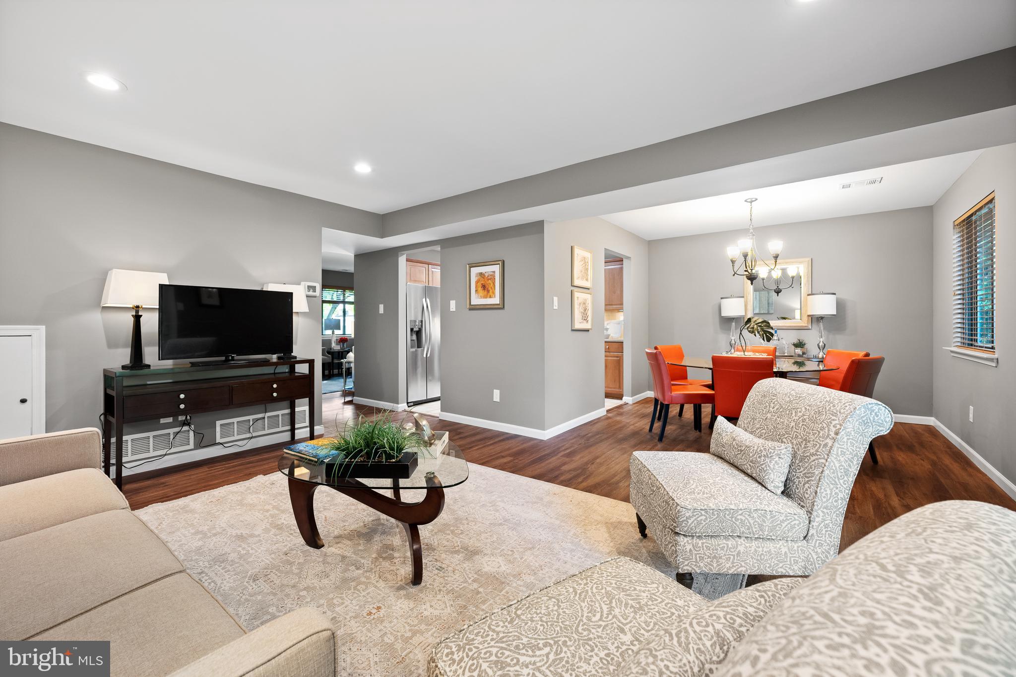 101 Curtis Ct