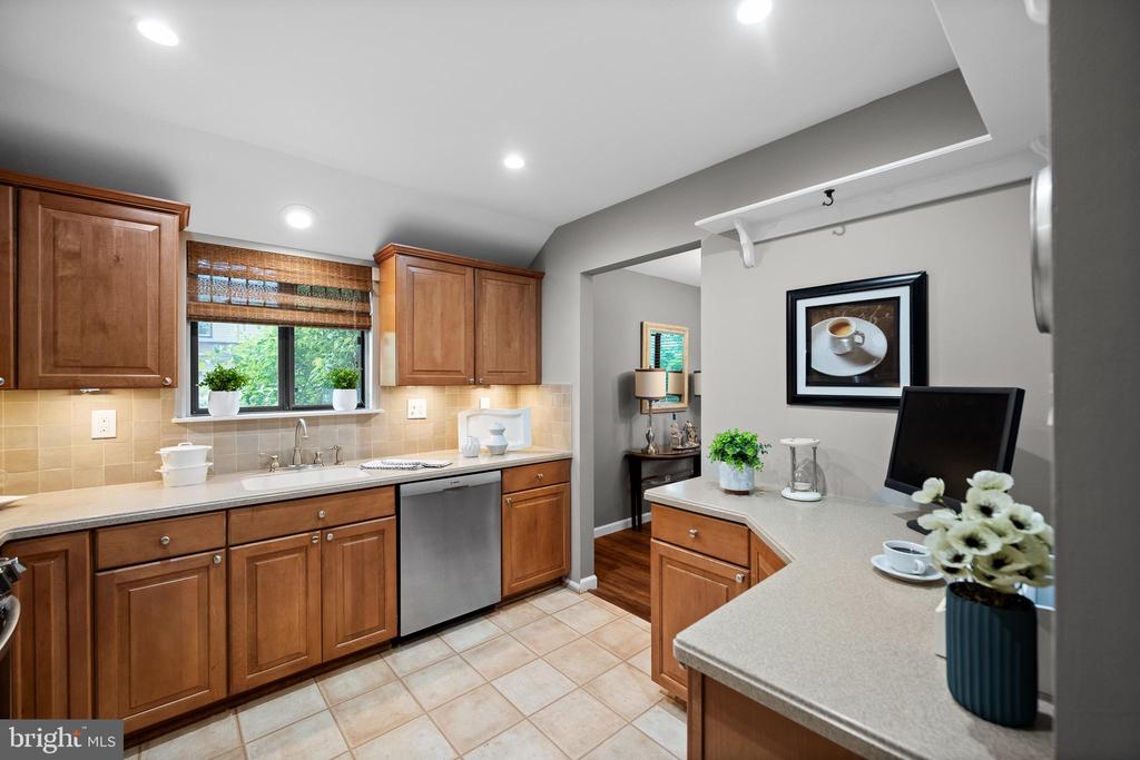 101 Curtis Ct