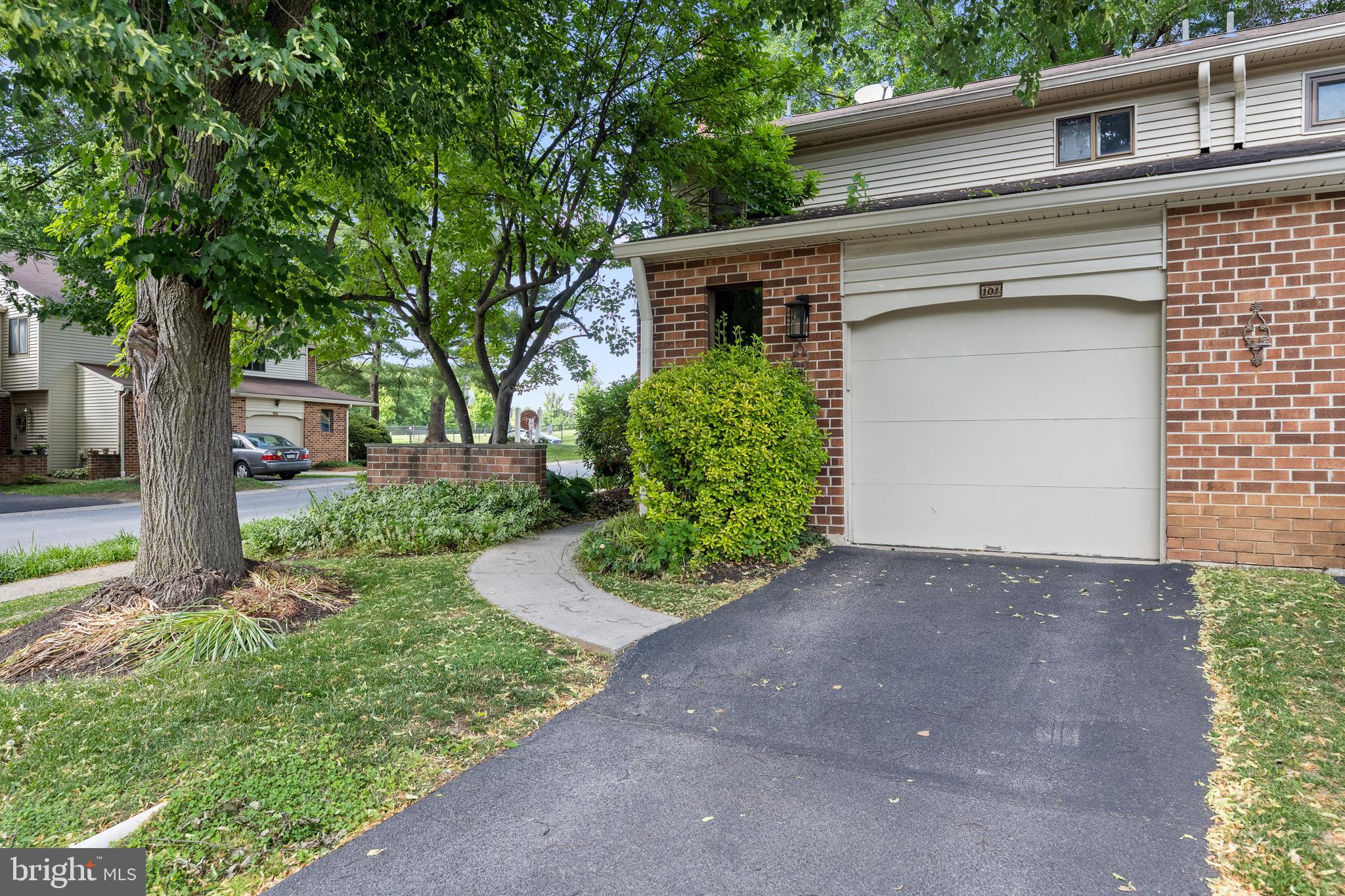 101 Curtis Ct