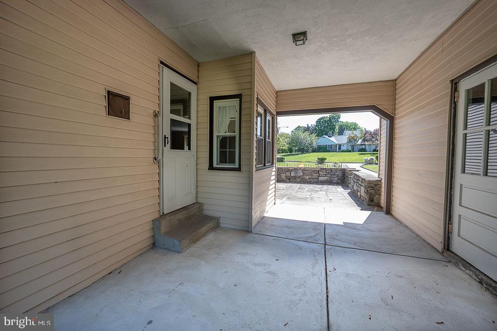 9 W Golf Club Ln