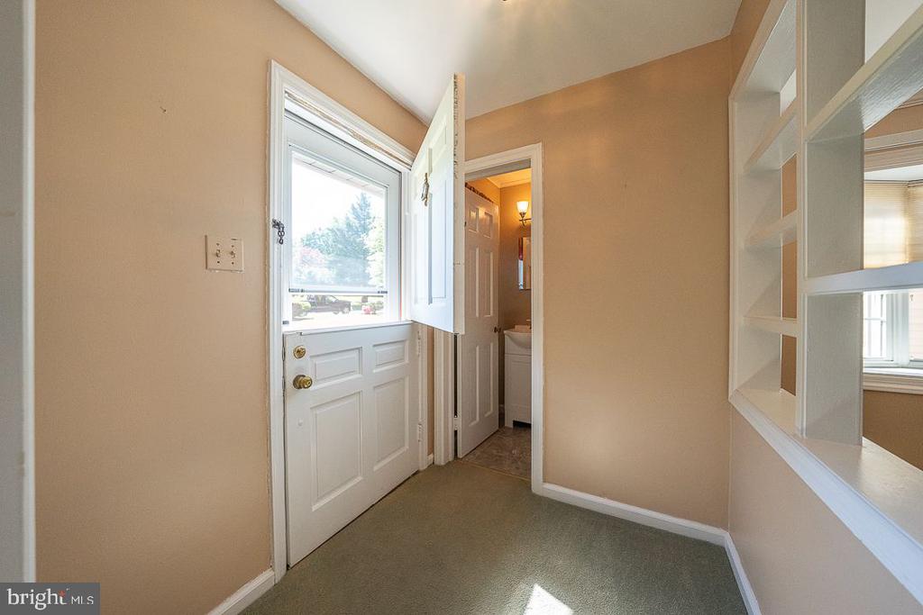 9 W Golf Club Ln