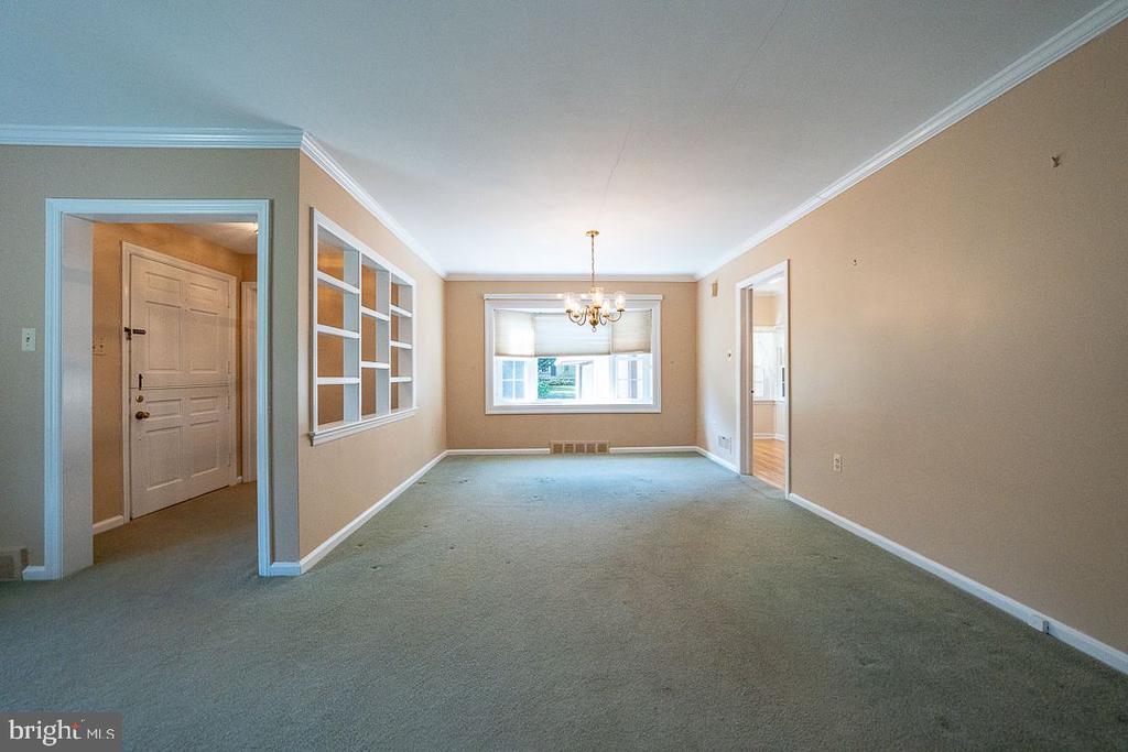 9 W Golf Club Ln