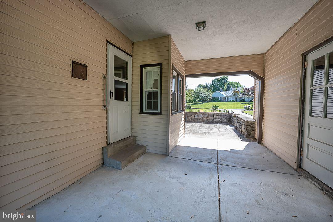 9 W Golf Club Ln