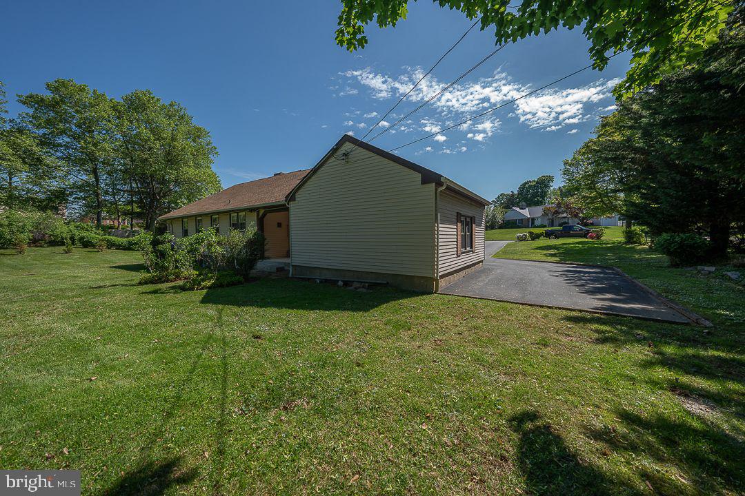 9 W Golf Club Ln
