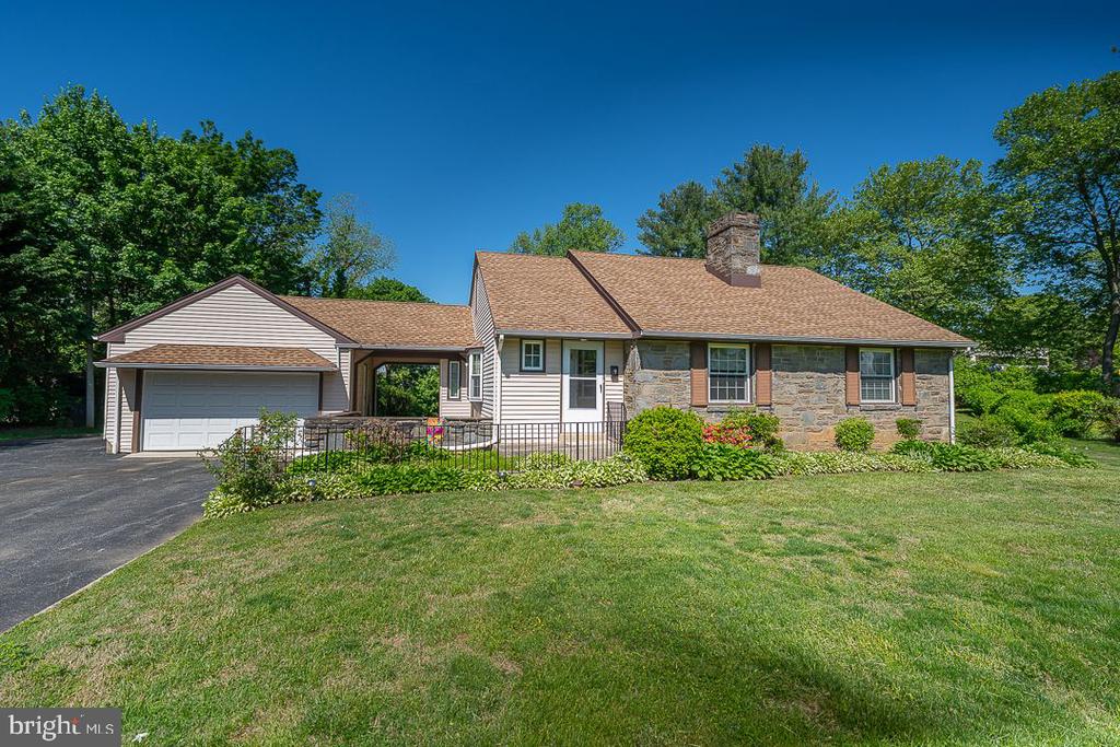 9 W Golf Club Ln