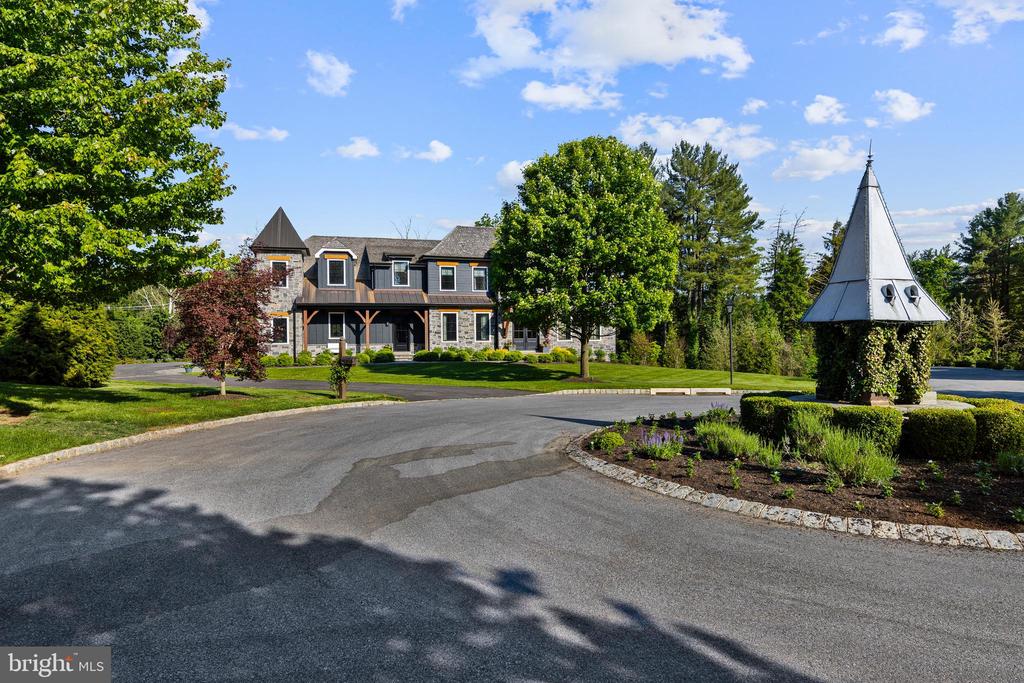 112 DOVECOTE LANE
