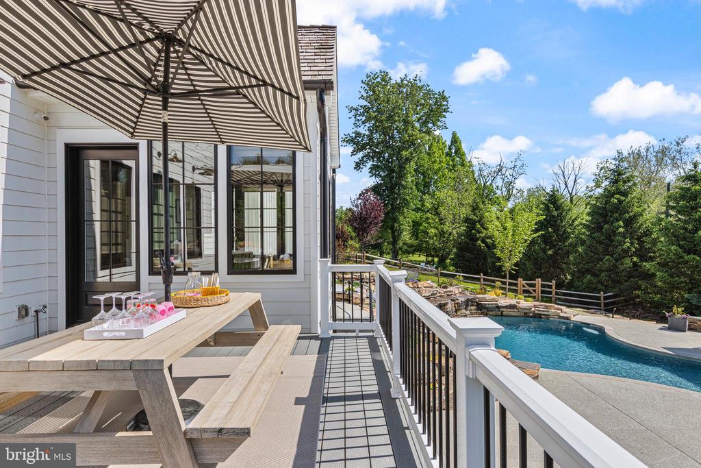 112 DOVECOTE LANE