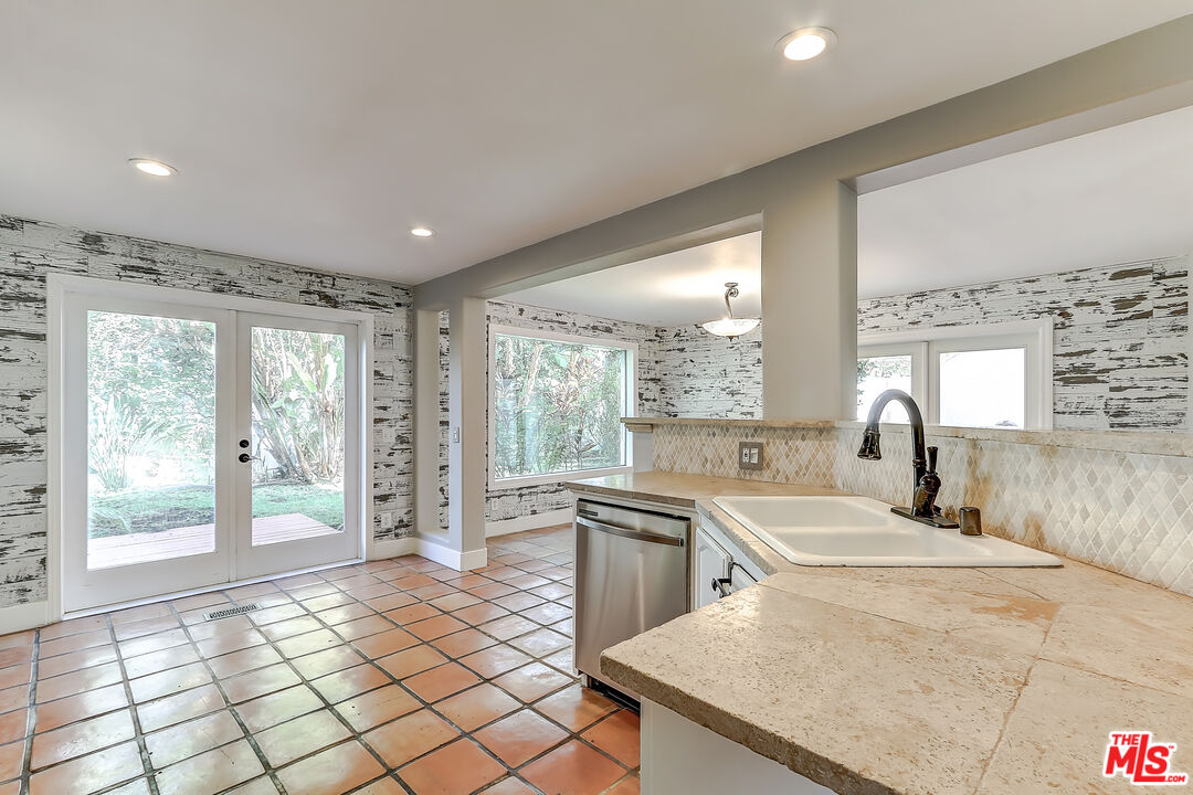 117 Navajo Ln