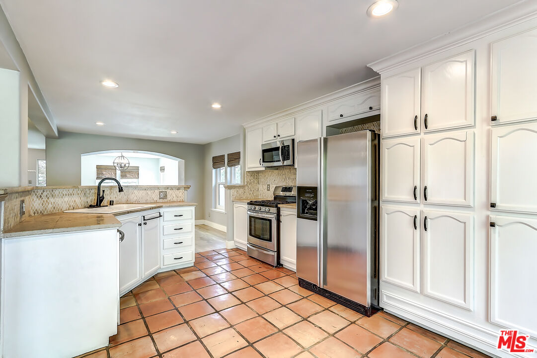 117 Navajo Ln