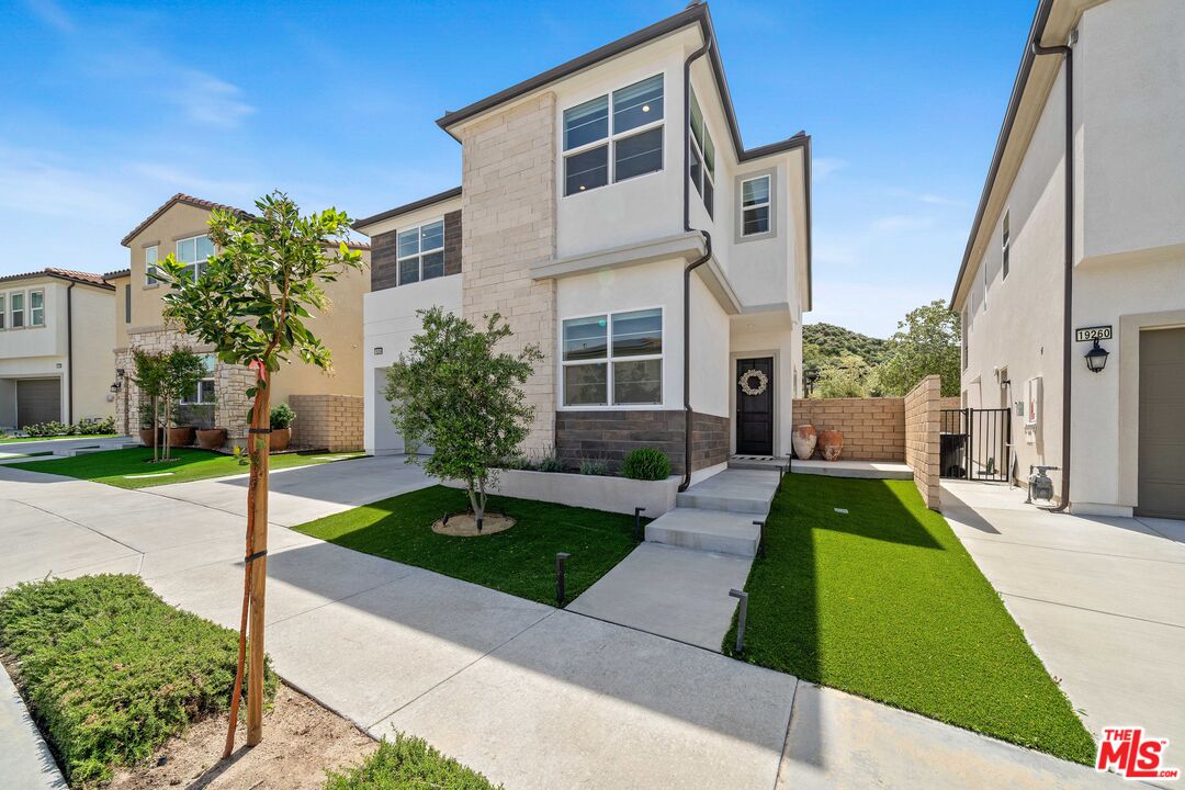 19254 Blackthorn Dr