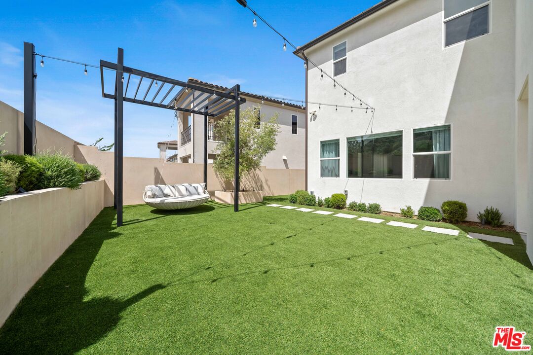 19254 Blackthorn Dr