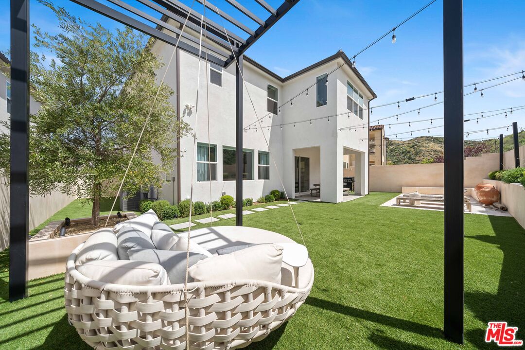 19254 Blackthorn Dr
