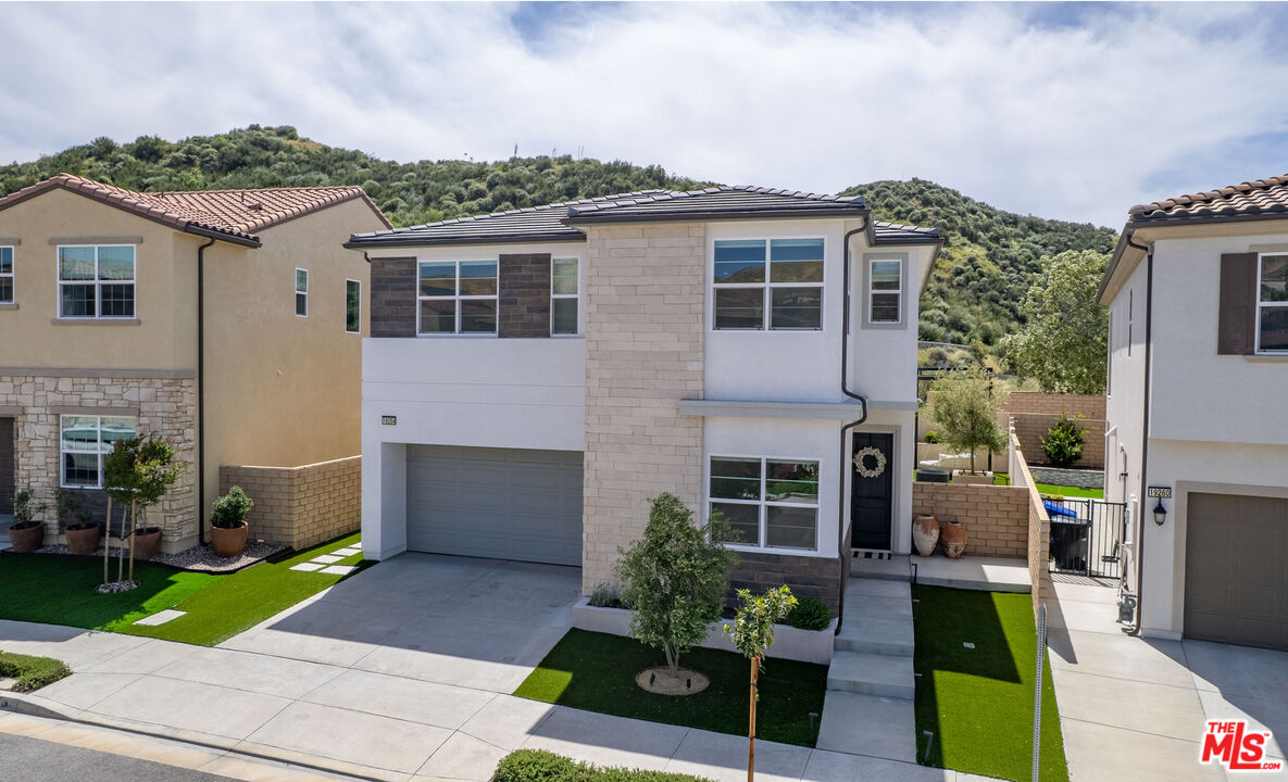 19254 Blackthorn Dr