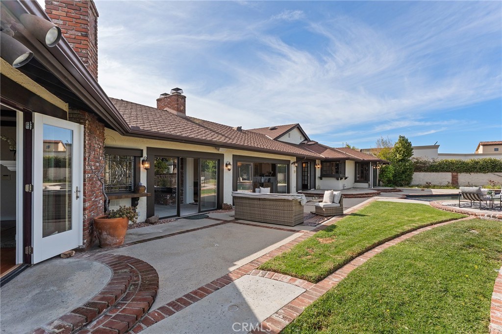 3906 Lake Vista Court