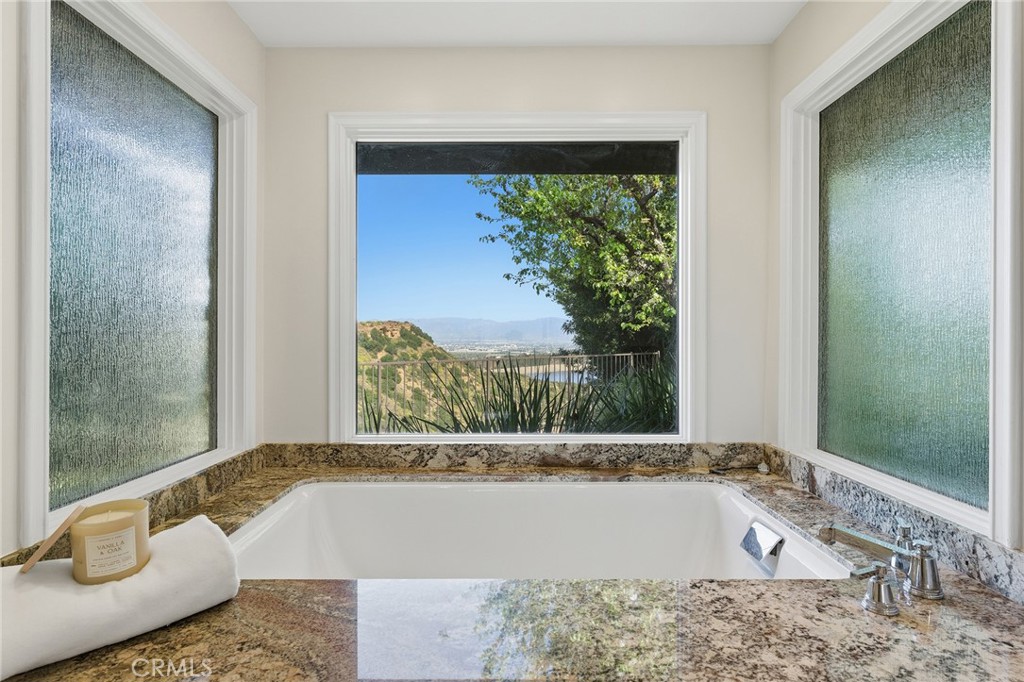 3906 Lake Vista Court
