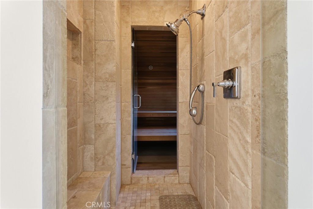 3906 Lake Vista Court