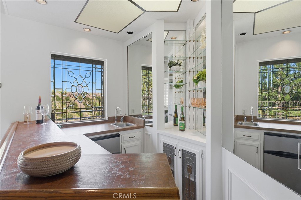 3906 Lake Vista Court