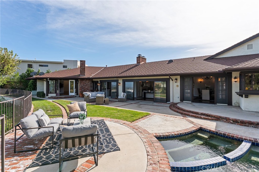 3906 Lake Vista Court