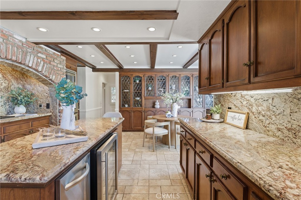 3906 Lake Vista Court