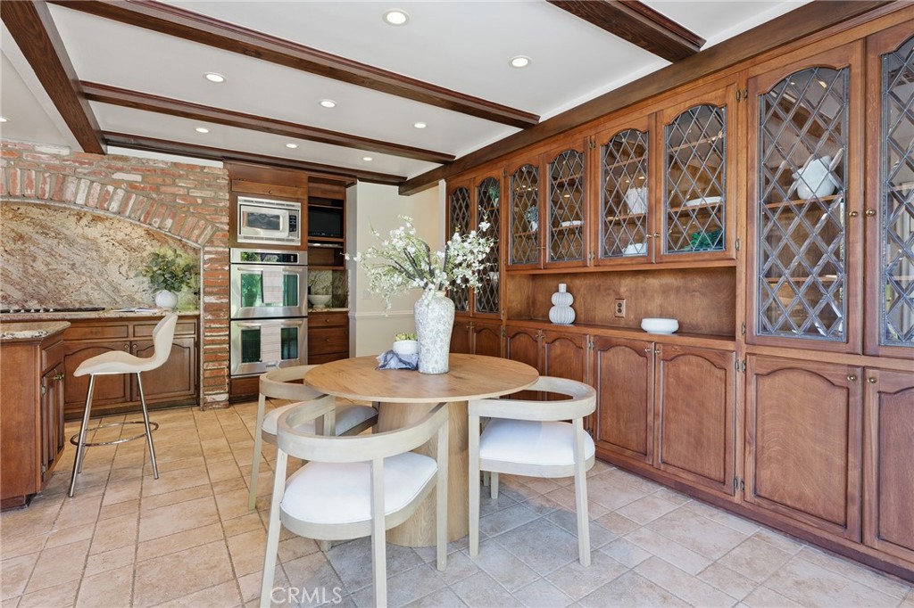 3906 Lake Vista Court