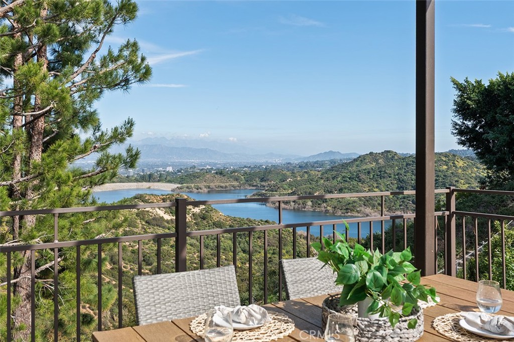 3906 Lake Vista Court