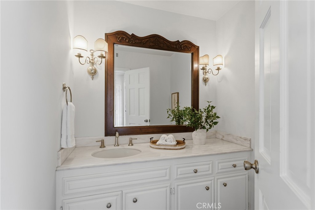 3906 Lake Vista Court